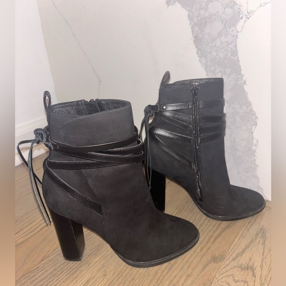 Revolve Steven Madden Gaybel Bootie in Black Nubuck women’s size 7 - Picture 6 of 11